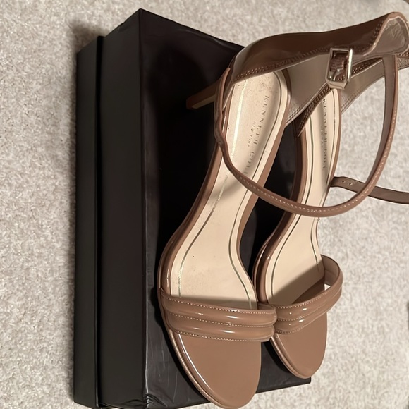 Kenneth Cole cream color heels - Picture 4 of 5